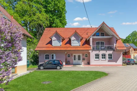 Titelbild - Haus kaufen in Leutenbach - Wunderschönes Zwei-Familienhaus in Leutenbach-Oberehrenbach