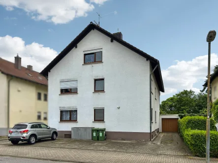 Hausansicht - Wohnung kaufen in Bruchsal - Sehr gepflegte 3-Zimmer-Dachgeschosswohnung in Untergrombach