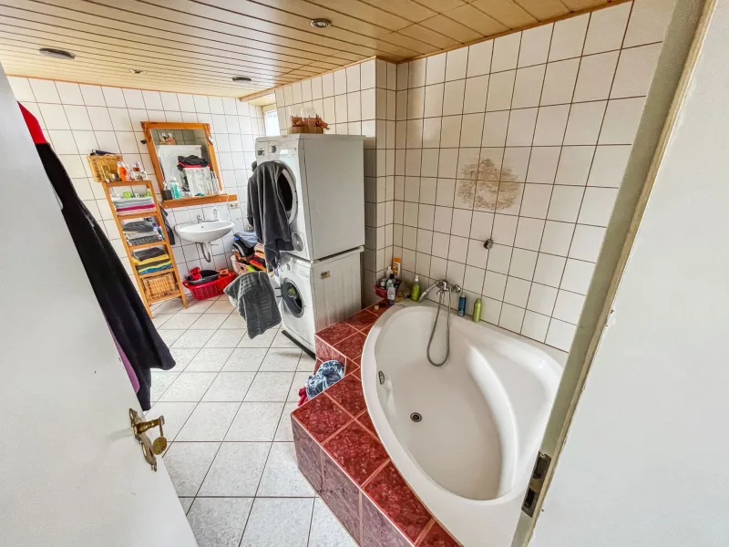 Badezimmer - Wohnung 1. OG