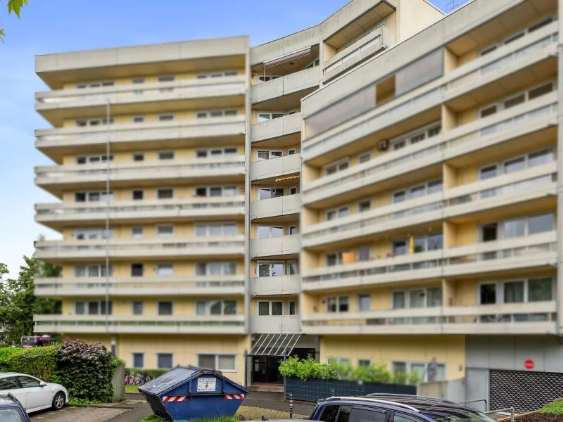 Hausansicht - Wohnung kaufen in Bergisch Gladbach - Helle familienfreundliche 4-Zimmer Wohnung in Berg. Gladbach Gronau