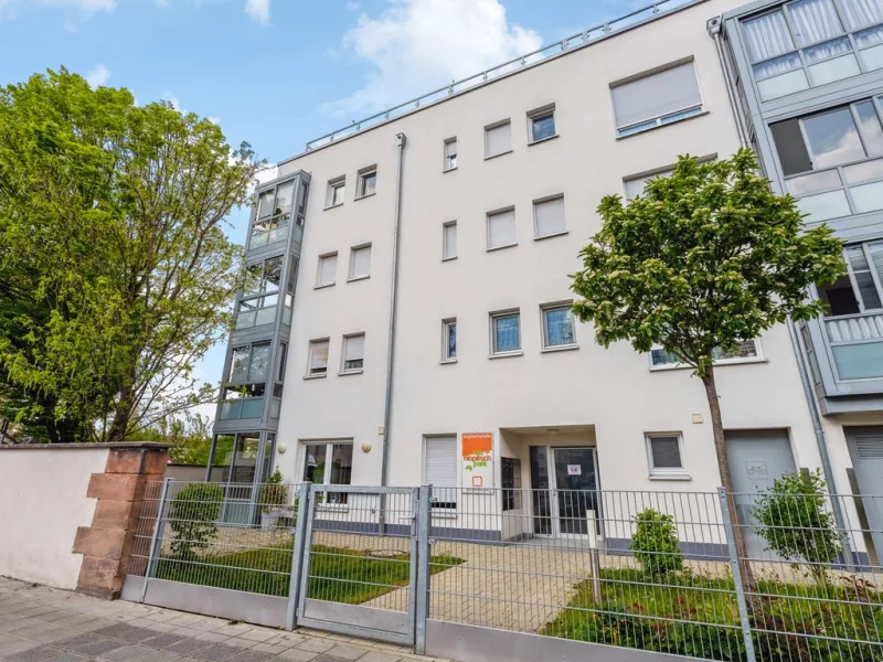 Außenansicht - 1 - Wohnung kaufen in Nürnberg - Freie 2-Zimmer-Senioren-Wohnung mit ca. 56 m² im zentrumsnahen und begehrten Nürnberg / Schweinau