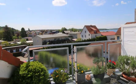 Titel - Wohnung kaufen in Waren - 3-Raum-Wohnung mit Blick auf die Müritz in Waren