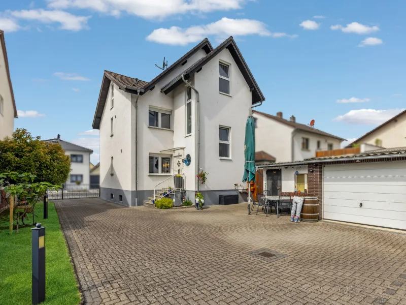 Außenansicht - Haus kaufen in Rödermark - Sehr gepflegtes 2- bis 3-Familienhaus in attraktiver Lage von Rödermark