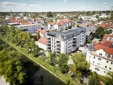 Ansicht Drohne - Haus kaufen in Kolbermoor - Erste Reihe am Mangfallkanal: Globalverkauf eines Neubauprojekts in exponierter Lage von Kolbermoor