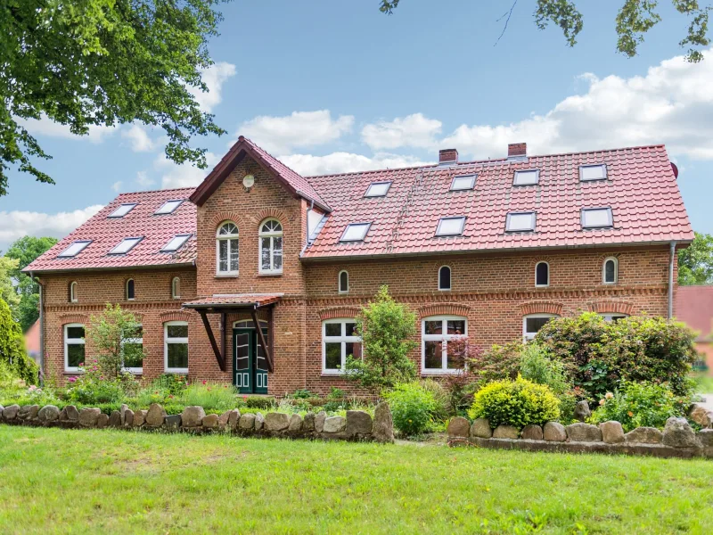 Frontansicht - Haus kaufen in Herzfeld - Großzügiges Einfamilienhaus mit Einliegerwohnung