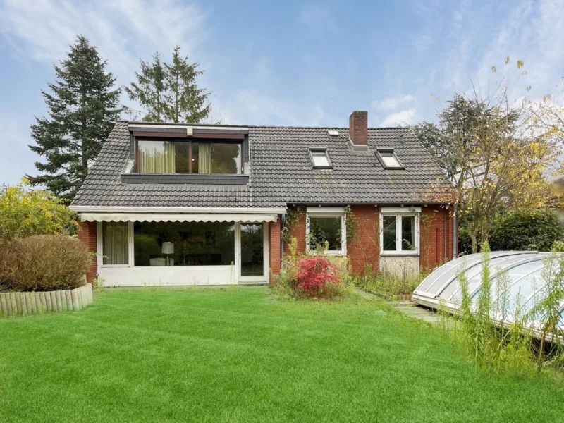 Titelbild - Haus kaufen in Wedel - NEUER PREIS! Einfamilienhaus mit 6 Zimmern in beliebter und ruhiger Lage am Geesthang in Wedel