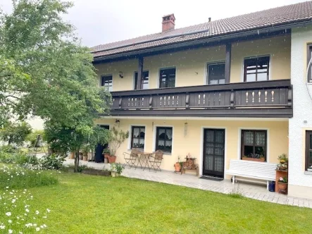 ZFH in Hengersberg - Haus kaufen in Hengersberg - RESERVIERT!!  Sehr gepflegtes Zweifamilienhaus in ruhiger Wohnlage von Hengersberg 