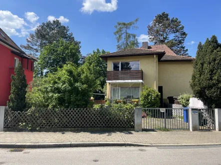 Außenansicht - Haus kaufen in Fürth - Zweifamilienhaus in Fürth-Rohnhof zu verkaufen