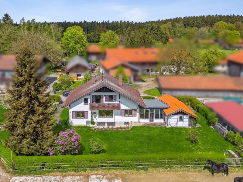 Außenansicht - Haus kaufen in Oberhaching - Gepflegtes Einfamilienhaus auf großem, sonnigen Grundstück in idyllischer Lage von Jettenhausen