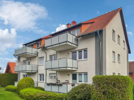 Hausansicht - Wohnung kaufen in Emmerthal - Große 3-Zimmer-Eigentumswohnung in ruhiger Wohnsiedlung in Emmerthal 