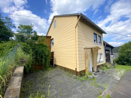 Titel - Haus kaufen in Idar-Oberstein - Idar-Oberstein: Handwerkerhäuschen mit schönem Grundstück und Scheune