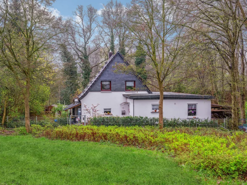 Hausansicht - Haus kaufen in Bremen - Gemütliches Einfamilienhaus mit großzügigem Garten in Bremen-Lesum