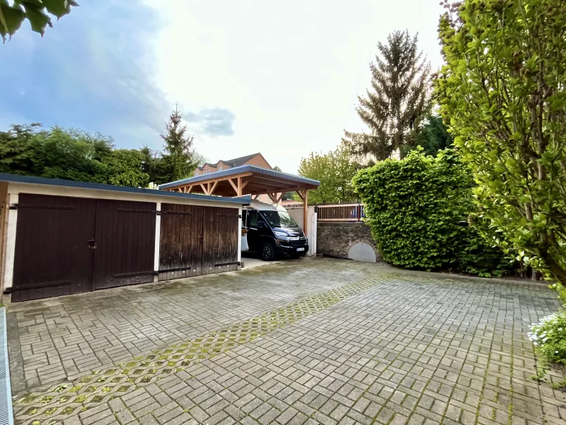 Garage u. Carport