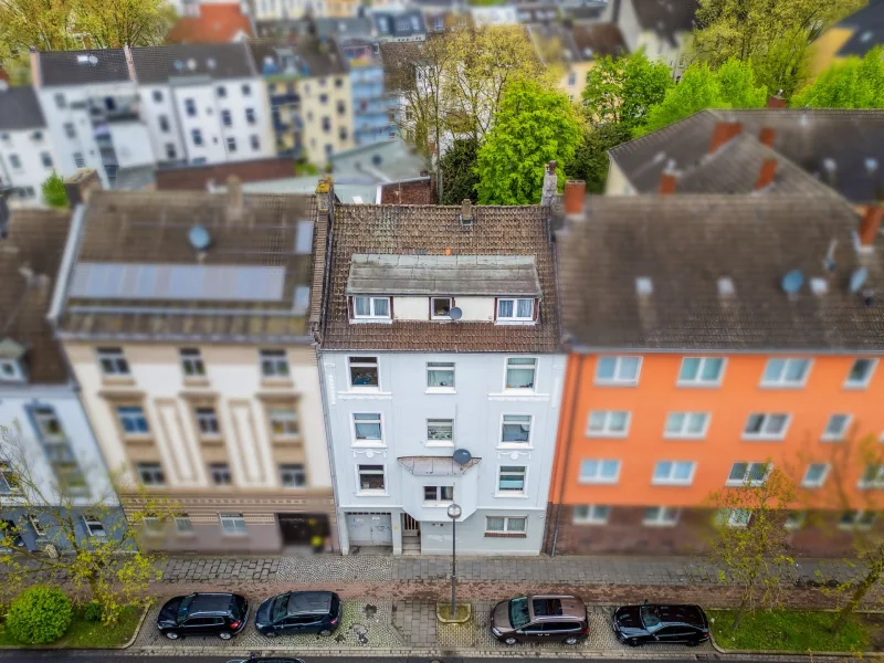 Drohne 1 - Haus kaufen in Dortmund - Vermietetes Mehrfamilienhaus am Borsigplatz in Dortmund mit Werkstatt und Garage