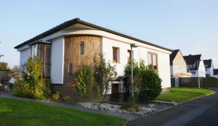 Titelbild - Haus kaufen in Niestetal - Einfamilienhaus mit Garten in Niestetal