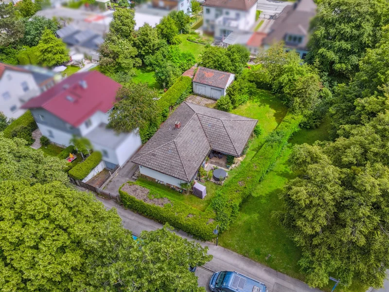 Titelbild - Grundstück kaufen in München - Baugrundstück mit Altbestand in München-Großhadern