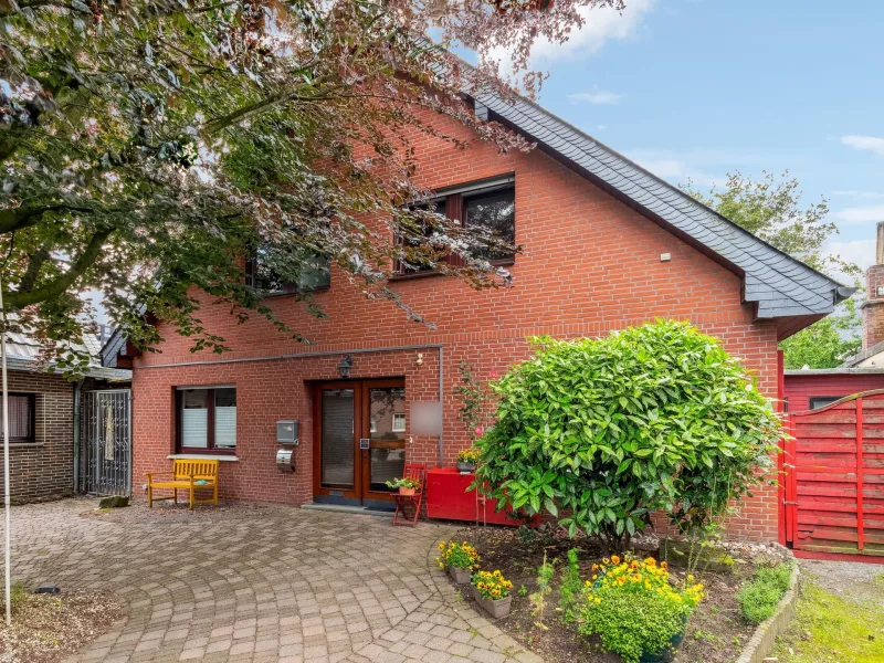 Hausansicht - Haus kaufen in Geldern - Tolles Einfamilienhaus mit großem Garten in Geldern-Walbeck