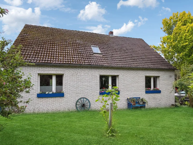 Hausansicht - Titelbild - Haus kaufen in Grimmen - Einfamilienhaus mit ca. 5.000 m² Grundstück in ruhiger Lage im Vorort von Grimmen