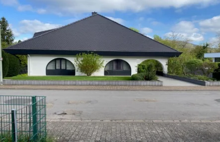 Titelbild - Haus kaufen in Ensdorf - Exklusive Villa in Ensdorf