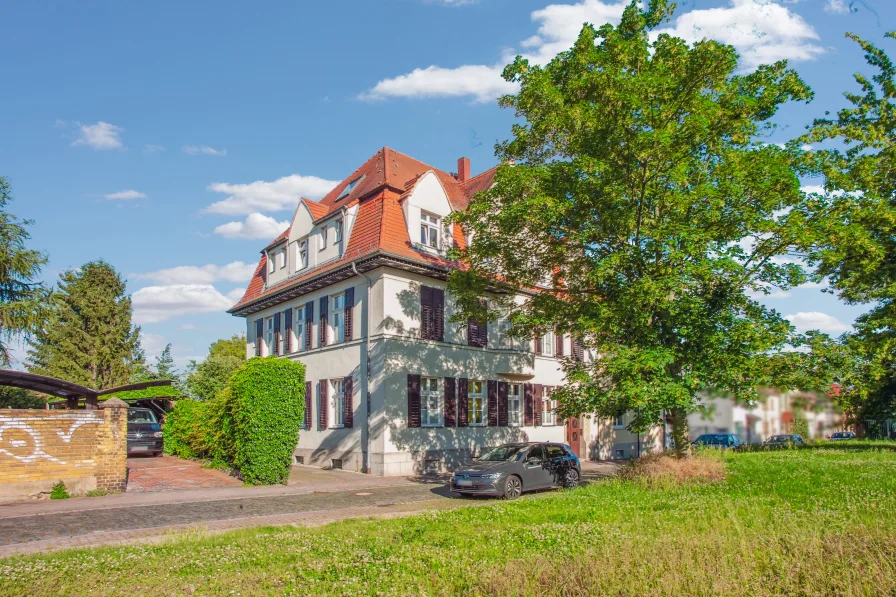 Außenansicht - Wohnung kaufen in Taucha - Bezugsfrei zum 01.03.2025 - Charmante 5-Zimmer-ETW in denkmalgeschützter Villa in Taucha bei Leipzig