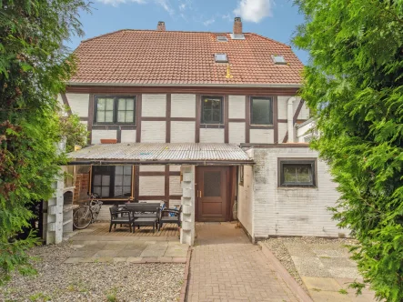 Titelbild - Haus kaufen in Goslar - Aufgepasst! Interessante Kapitalanlage! Gut vermietetes Zweifamilienhaus in Goslar Ortsteil Hahndorf