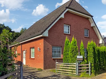 Titelbild - Haus kaufen in Laage - Einfamilienhaus mit großem und pflegeleichtem Garten in Breesen - Rostock/Laage