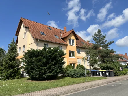 Hausansicht - Wohnung kaufen in Erfurt - Vermietete 3-Zimmer-Wohnung mit Westterrasse und Tiefgaragenstellplatz in Erfurt