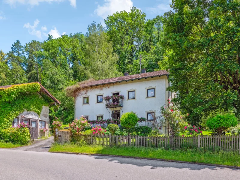 Titelbild - Haus kaufen in Kraiburg am Inn - Historisches Einfamilienhaus auf großem Grundstück in Kraiburg am Inn