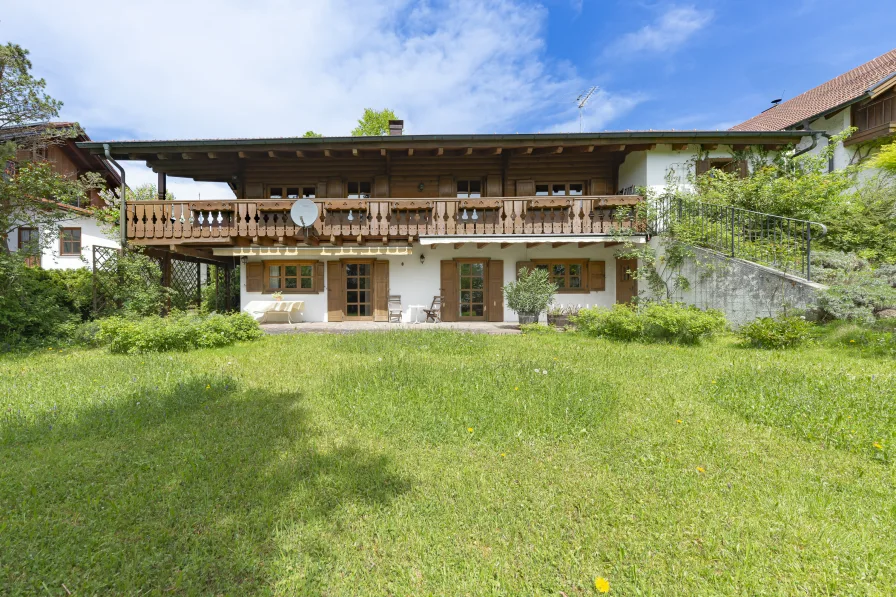 Ansicht vom Garten - Haus kaufen in Murnau am Staffelsee - Murnau: Großes, gepflegtes Einfamilienhaus am Murnauer Moos mit Blick