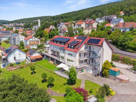 Direkt am Kurpark Bad Bocklet - Haus kaufen in Bad Bocklet - Charmante Tagespflege im ehemaligen Hotel mit flexibler Nutzungsmöglichkeit in Bad Bocklet