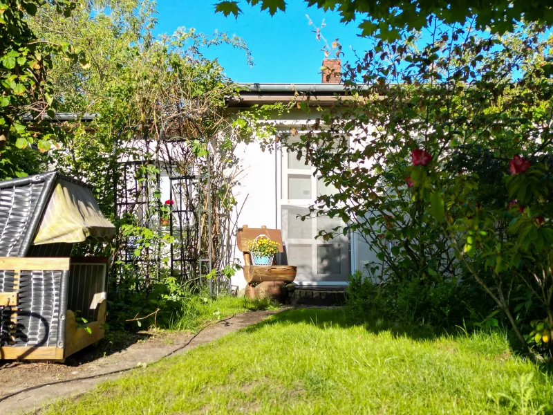 Titelbild - Haus kaufen in Königs Wusterhausen - Absehbar bezugsfrei! Schönes Einfamilienhaus mit 3 Zimmern in idyllischer Lage von Körbiskrug