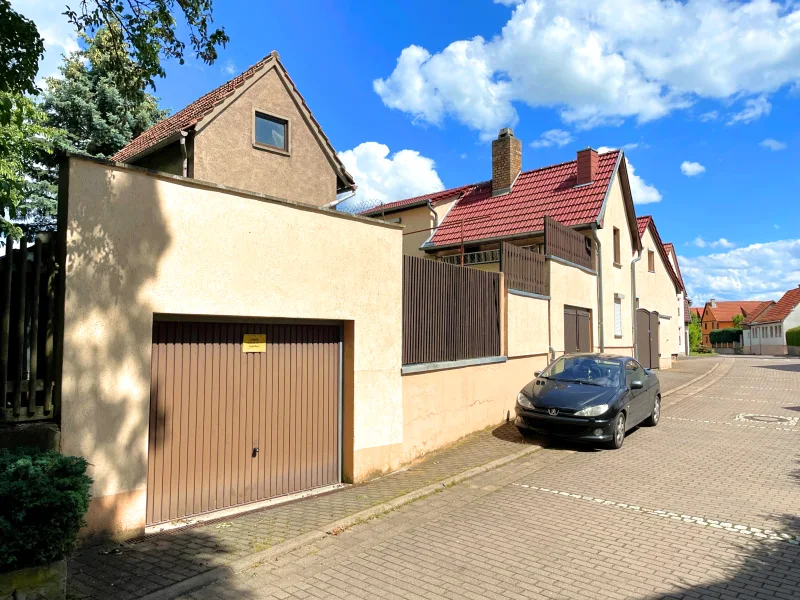 Straßenansicht Garage