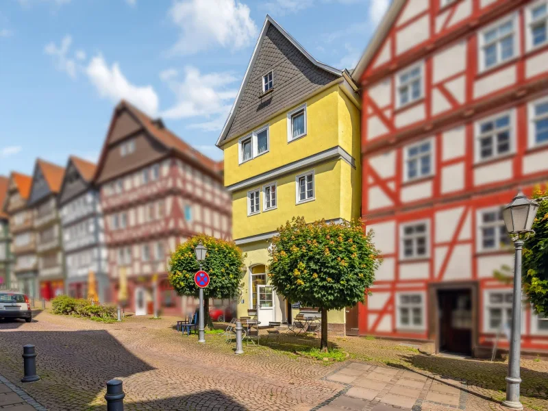 Hausansicht I - Haus kaufen in Bad Wildungen - Mehrfamilienhaus mit Gaststätte in der Altstadt von Bad Wildungen