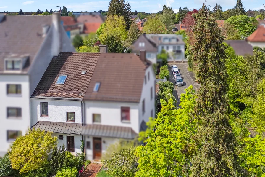 Titelbild - Haus kaufen in München - Einzigartiges RMH mit ganz besonderem Charme in beliebter Lage in München - Sendling-Westpark