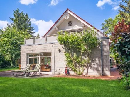 Titelbild - Haus kaufen in Gifhorn - Ihre Chance! Exklusives Einfamilienhaus mit tollem Garten in beliebter Wohnlage von Gifhorn