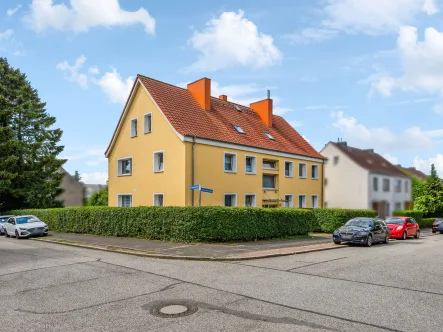 Titelbild - Zinshaus/Renditeobjekt kaufen in Kiel - Vollvermietetes Mehrfamilienhaus auf großem Grundstück in Kiel-Ellerbek