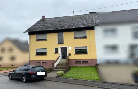 Titelbild - Haus kaufen in Heusweiler - Zweifamilienhaus in Heusweiler