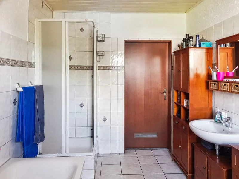 Badezimmer 3-R-Wohnung - EG