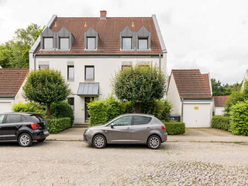 Titelbild - Wohnung kaufen in Stahnsdorf - Rarität - Bezugsfreie Eigentumswohnung mit zwei Zimmern und Garage in zentraler Lage von Stahnsdorf