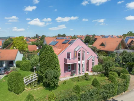 Hausansicht - Haus kaufen in Bernhardswald - Ruhig gelegenes Architektenhaus mit Einliegerwohnung in Bernhardswald    