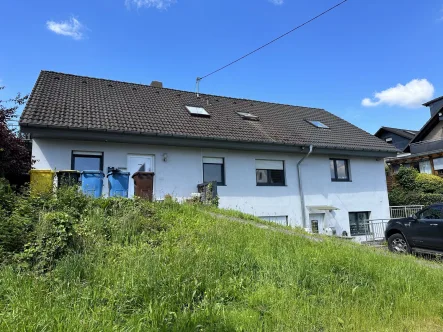 Titel - Haus kaufen in Forst - Solides 3 Prateienhaus als Kapitalanlage in Forst bei Wissen