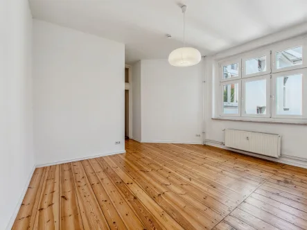 Titelbild - Wohnung kaufen in Berlin - Helle 1-Zimmer-Altbauwohnung mit Einbauküche und Echtholzparkett in Berlin - Prenzlauer Berg