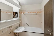 Badezimmer Ansicht 1