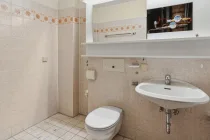 Badezimmer Ansicht 2