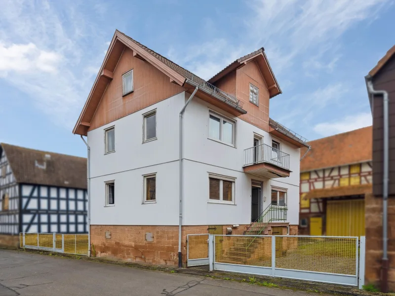 Hausansicht - Haus kaufen in Marburg - Tradition trifft auf Moderne – Zweifamilienhaus von 1909 &amp; 1978