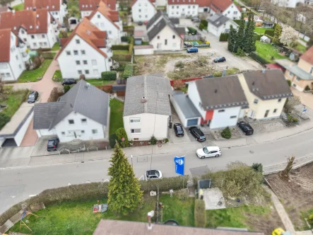 Titelbild - Haus kaufen in Memmingen-Amendingen - Memmingen: Wohnhaus mit zwei Einheiten und zusätzlichen Lagerflächen