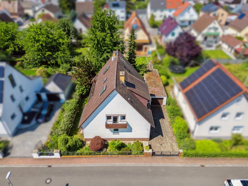 Titelbild - Haus kaufen in Limburgerhof - Freistehendes Einfamilienhaus in sehr guter Lage mit viel Wohnfläche erwartet Sie in Limburgerhof