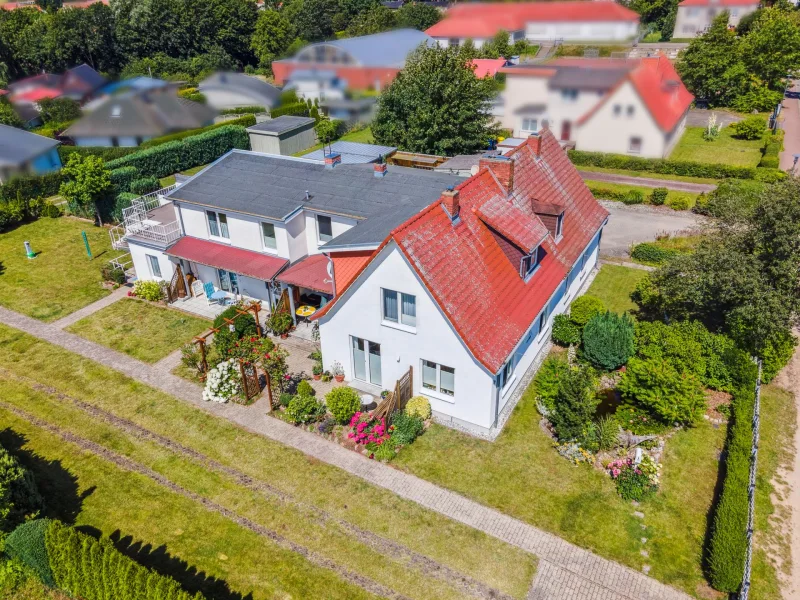 Hausansicht - Haus kaufen in Rerik - Idyllisch gelegenes Haus mit zwei separaten Ferienwohnungen - direkt an der Ostsee in Rerik