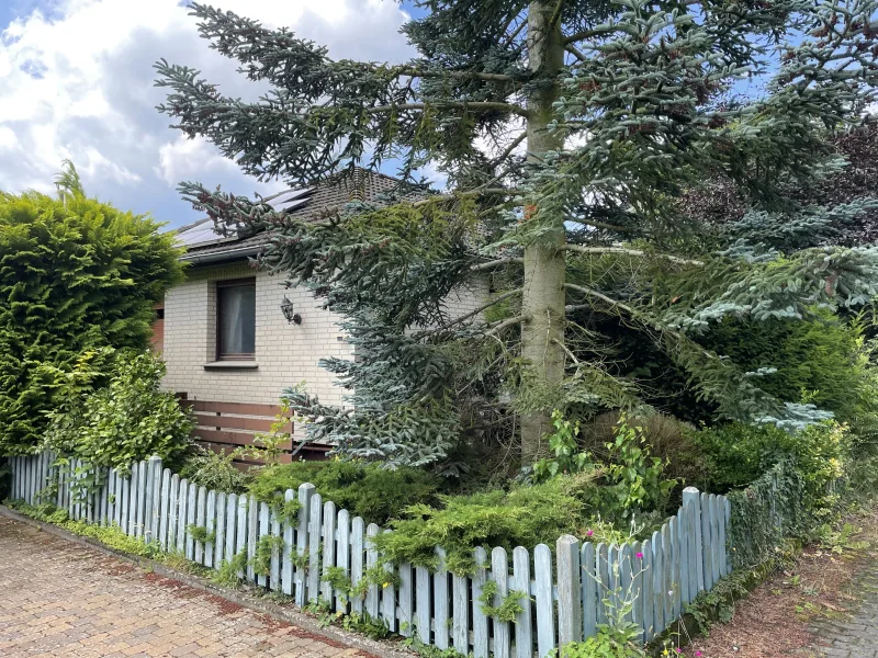 Titel - Haus kaufen in Leopoldshöhe - RESERVIERT! Toller Winkelbungalow für &quot;Macher&quot; in Leopoldshöhe