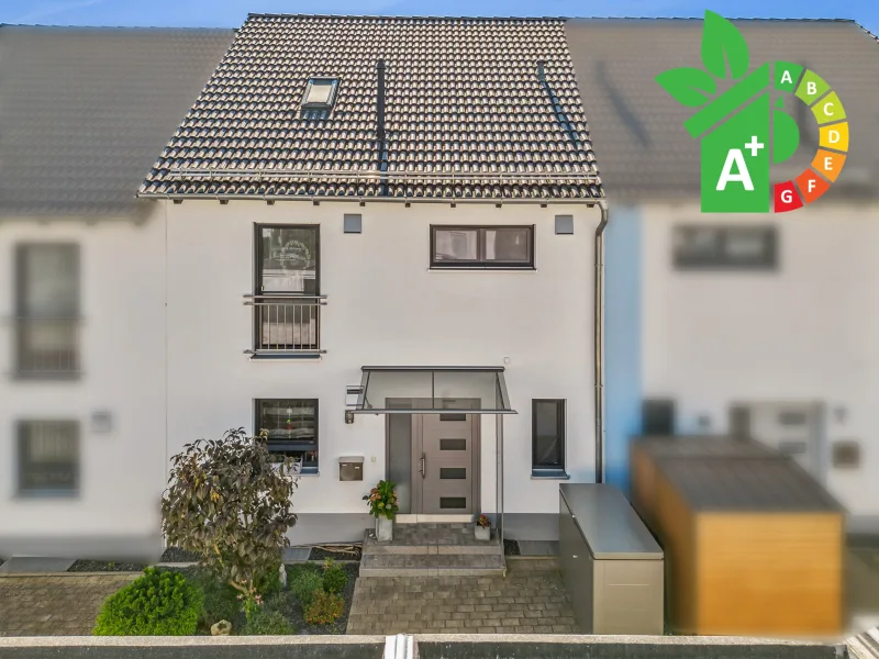 Titelbild - Haus kaufen in Pyrbaum - Neuwertiges Reihenmittelhaus inklusive Doppelgarage in Pyrbaum